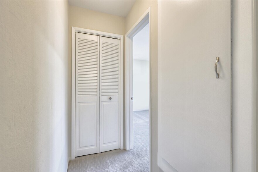 Building Photo - 66 Miramonte Dr