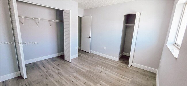 Building Photo - 1100 SW 104th Ct