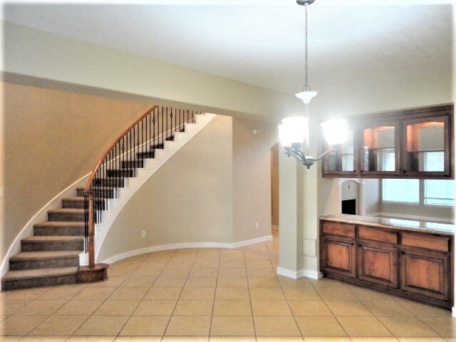 Building Photo - 325 Lancaster Ln