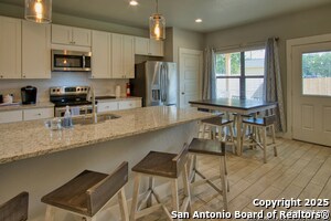 Building Photo - 1247 Green Hill Dr