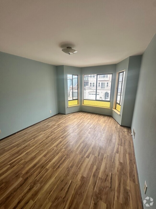 Building Photo - 426-428-428 35th Ave