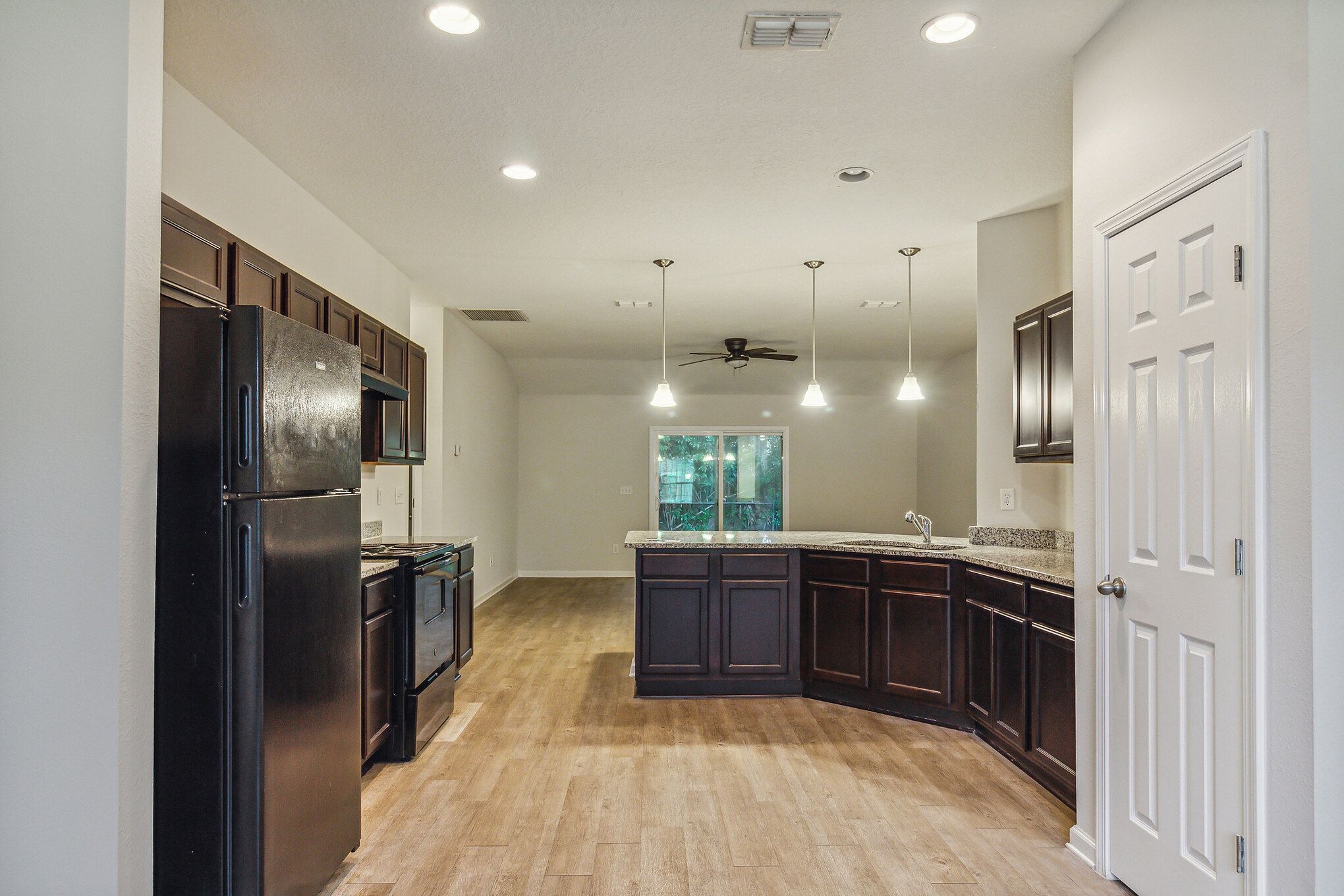 Building Photo - 643 Locust St