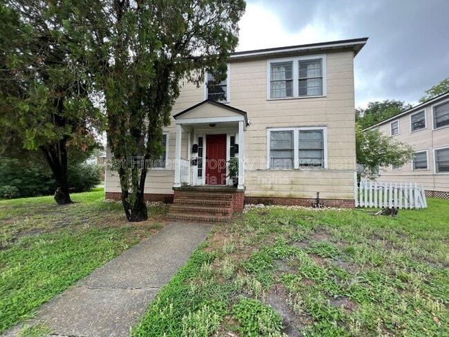 Primary Photo - 2608 College St