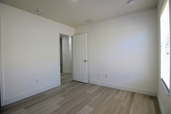 Building Photo - 4635 Chatterton Way