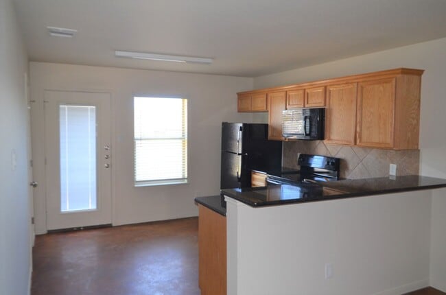 Building Photo - 806 N 3rd St