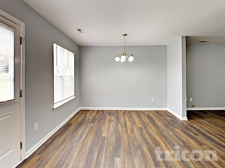 Building Photo - 1204 Thompson Ave