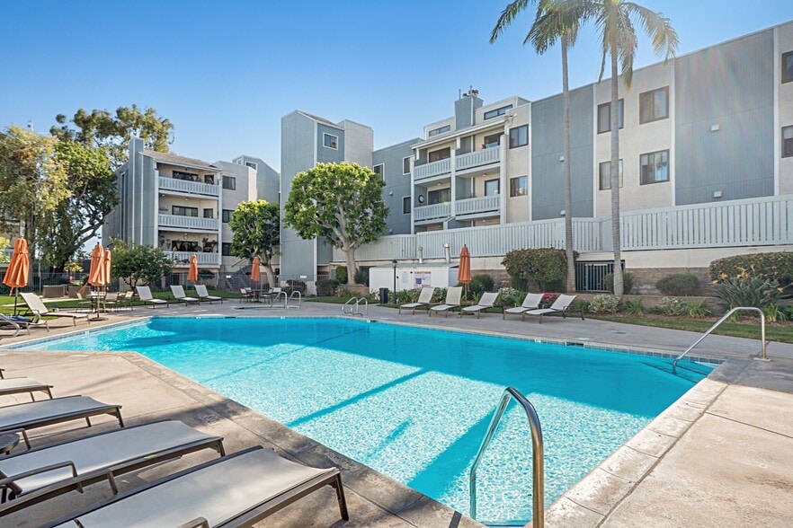 Building Photo - 8172 Manitoba St