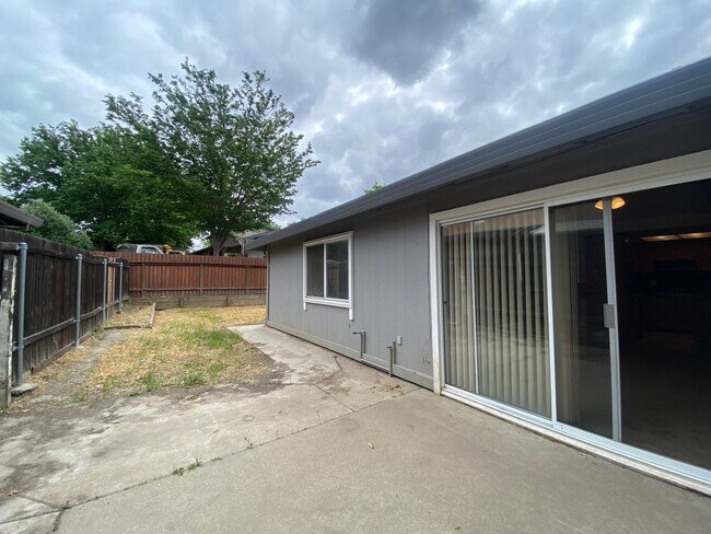 Building Photo - 6868 Barbara Lee Cir