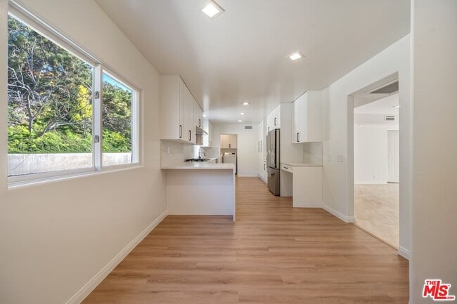 Building Photo - 1708 Clear View Dr