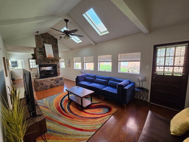 Building Photo - Stunning 4Bed 2bath House in Point Breeze!...