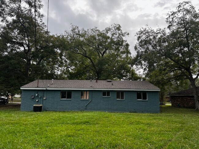 Building Photo - 920 Chipley St