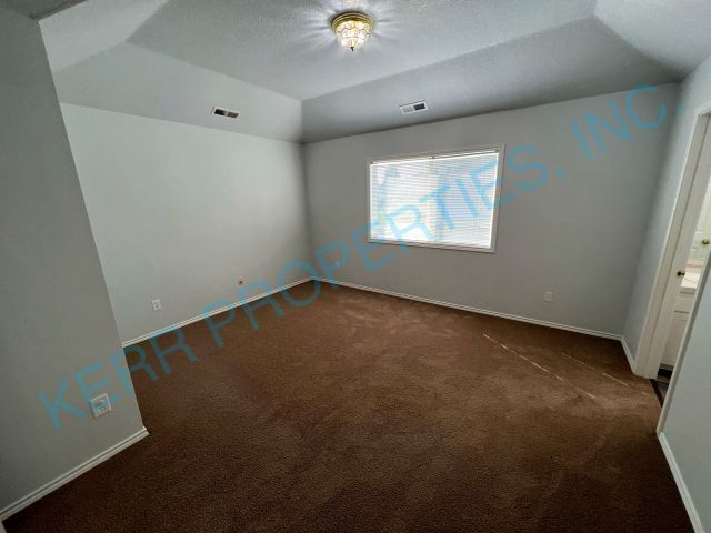 Building Photo - Charming 3 Bed/2.5 Bath Clackamas Home with 1846 sq ft - A Must-See Rental Property!