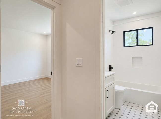 Building Photo - Modern Downstairs 2-Bedroom Unit Minutes from Sonoma Plaza