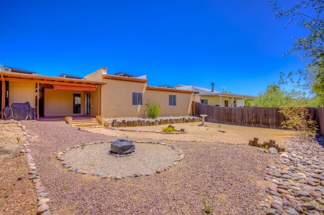 Building Photo - 1422 S Moonflower Ln