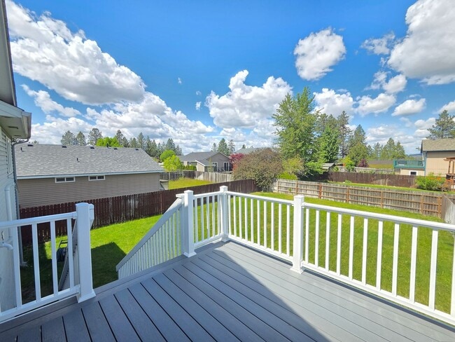Building Photo - $2,695 - 3 Bed / 2 Bath Beautiful and Spacious Home with a Fully Fenced backyard