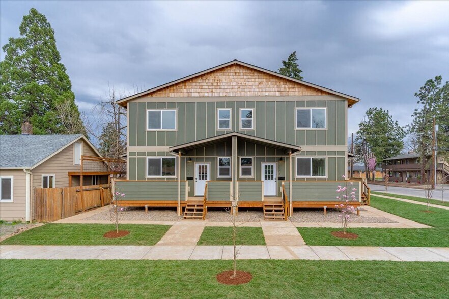 Building Photo - 1094 15th St SE