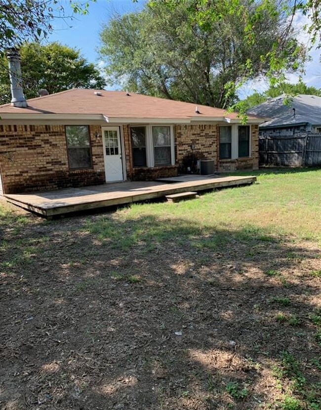 Building Photo - 7304 Meadowbrook Dr
