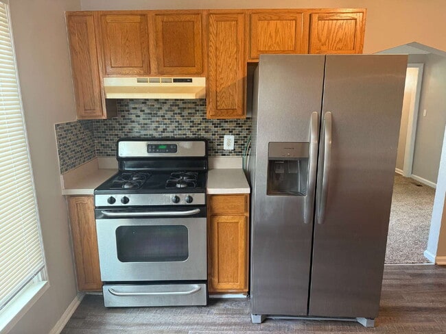 Building Photo - "3-Bedroom Retreat in Roseville – Spacious 1300 Sq Ft Home!"