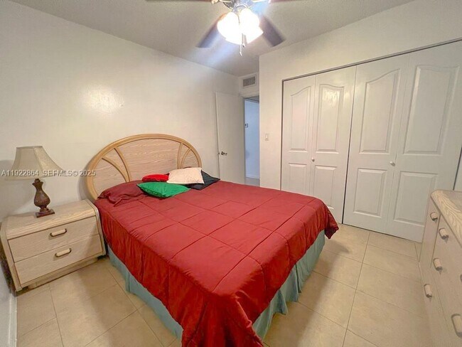 Building Photo - 5234 NE 6th Ave