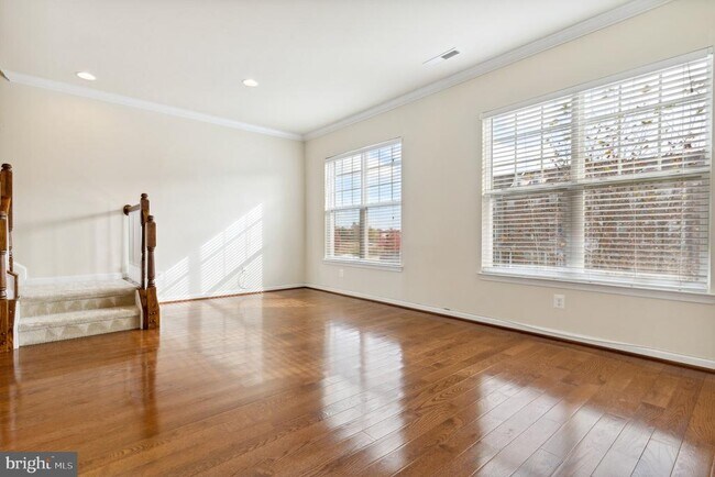 Building Photo - 25621 Pleasant Valley Rd