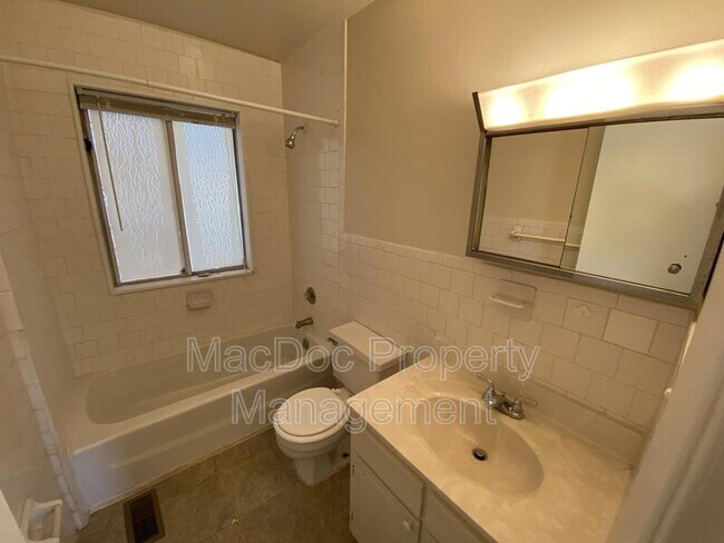 Building Photo - 729 Bellows Ave