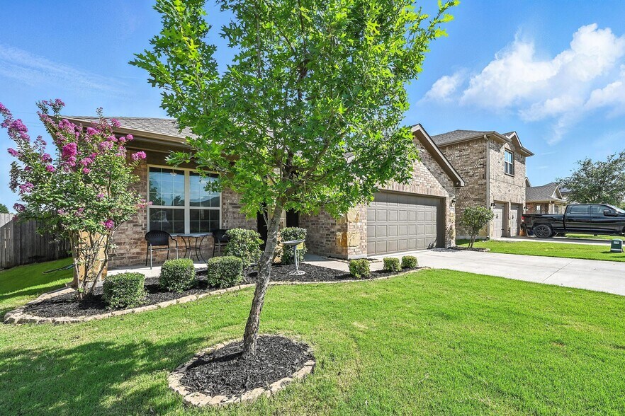 Building Photo - 10525 Wild Meadow Way