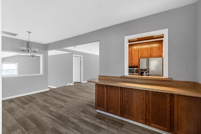 Building Photo - 328 Crisfield Rd