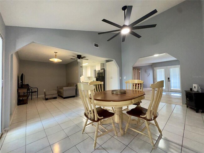 Building Photo - 13543 Longwood Ave