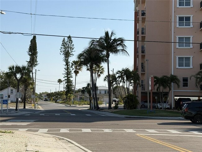 Building Photo - 100 Boca Ciega Dr