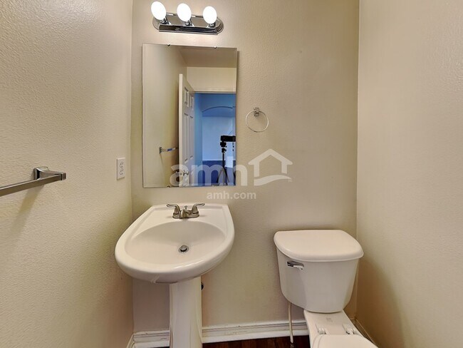 Building Photo - 3342 W Wave Dr