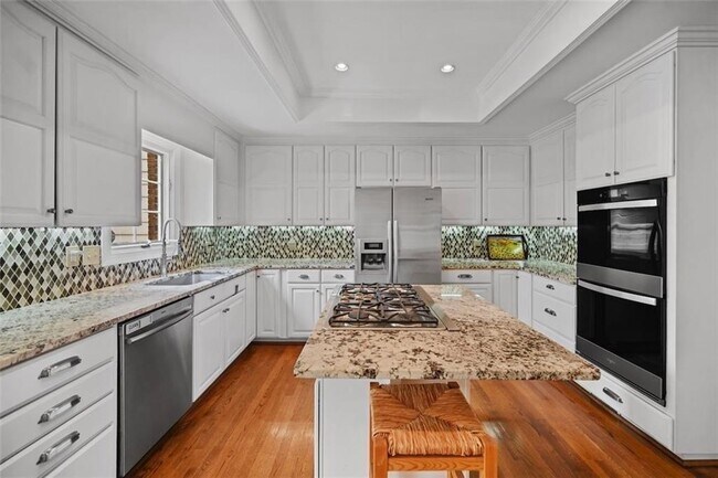 Building Photo - 11 Paces W Dr NW