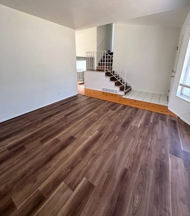 Building Photo - 4 Bedroom Home for Rent in Kearns!