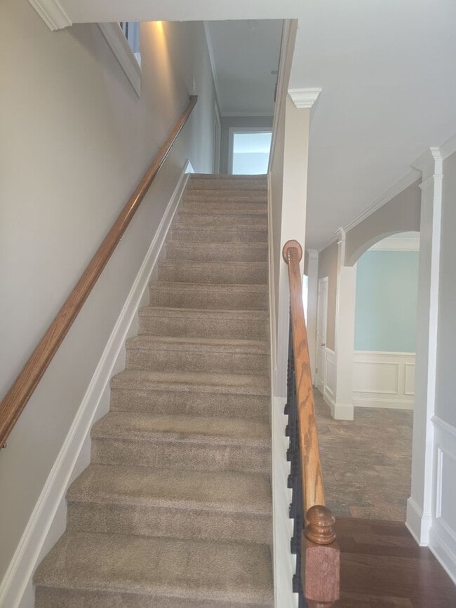 Building Photo - The Manors at White Knoll