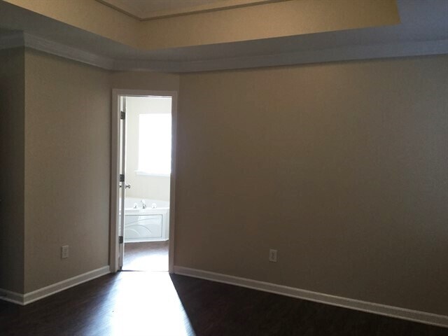 Building Photo - 121 Luna Lane