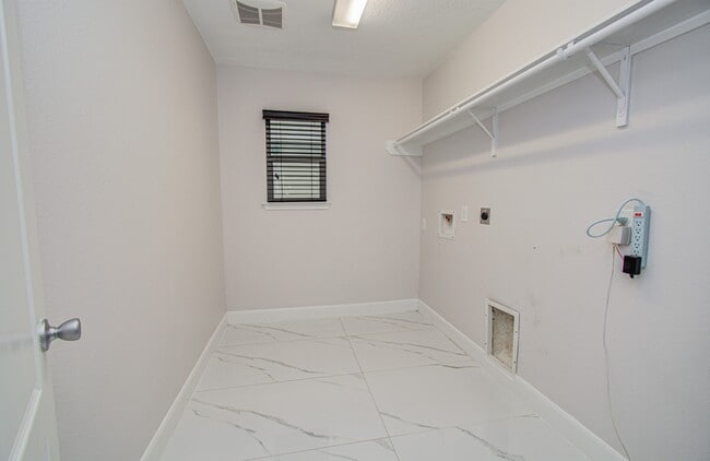 Building Photo - 16430 Williamstown Dr