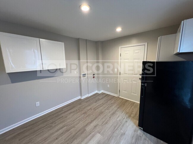 Building Photo - Beautiful 1 Bedroom 1 Bath Apartment