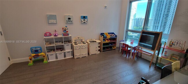 Building Photo - 300 S Biscayne Blvd