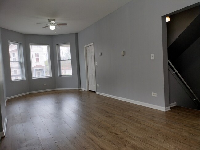 Building Photo - 5139 S Loomis Blvd