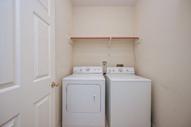 Building Photo - 4606 Topaz Trail Dr