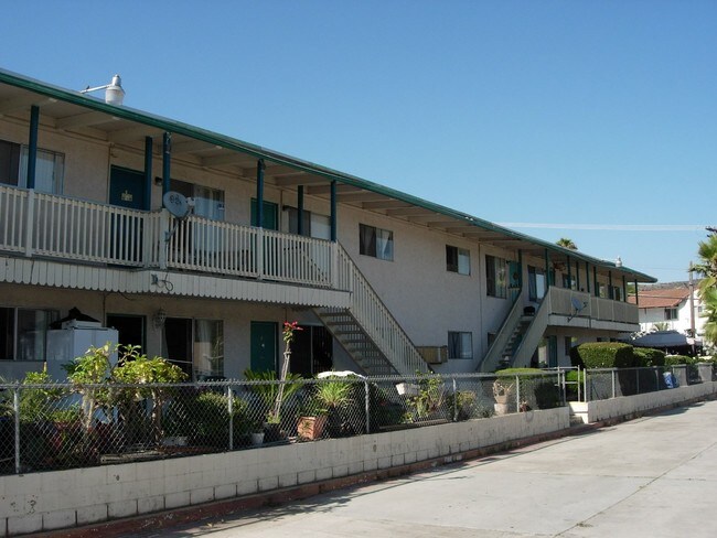 Building Photo - 2212 Primrose Ave