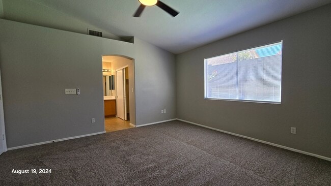 Building Photo - Gorgeous 3Bed/2Bath, 1-Story Home w/ Priva...