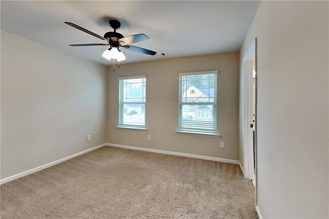 Building Photo - 3770 Brookhollow Dr