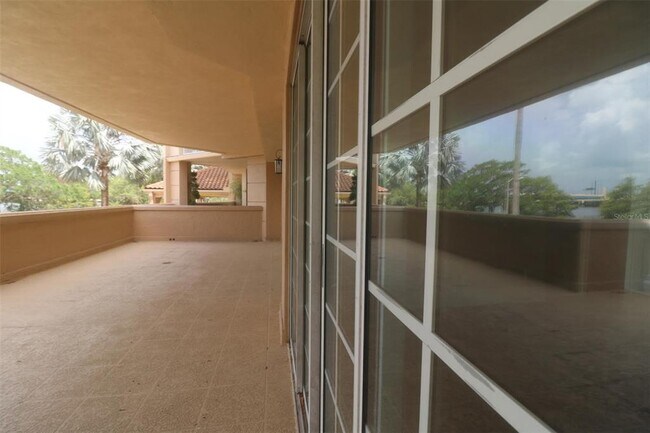 Building Photo - 1110 W Ivanhoe Blvd