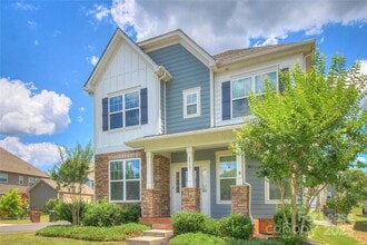 Building Photo - 3007 Silverwood Dr