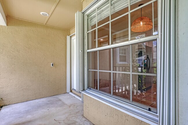 Building Photo - 935 Honeytree Ln