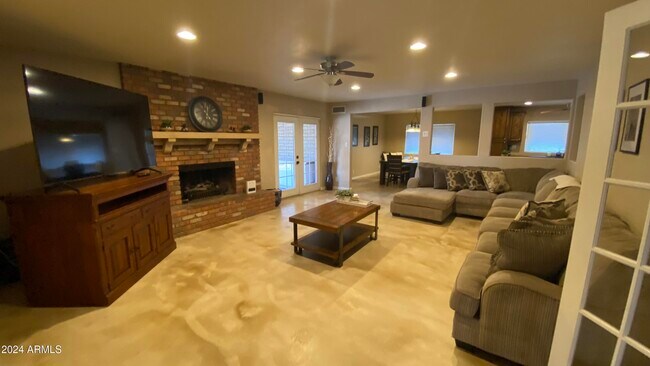Building Photo - 6823 W Union Hills Dr