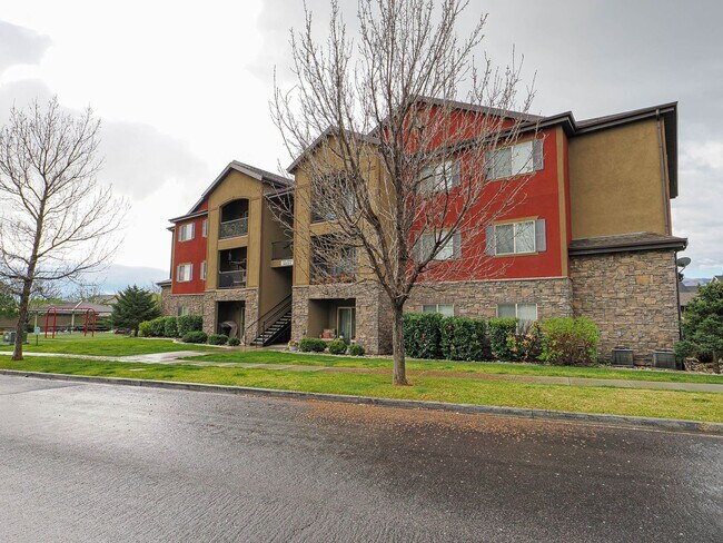 Building Photo - 3 Bedroom, 2 Bathroom Condo