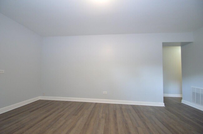 Building Photo - 651 S Stuart Ln