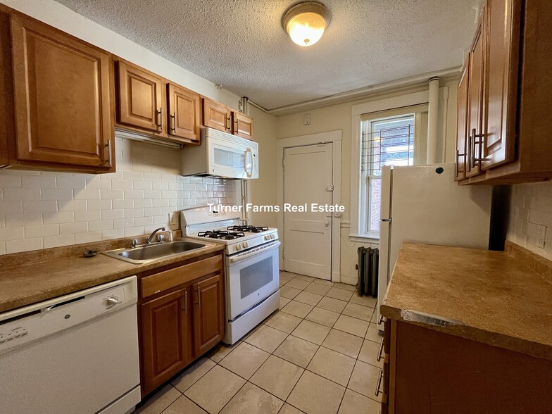 Building Photo - 15 Barrows St