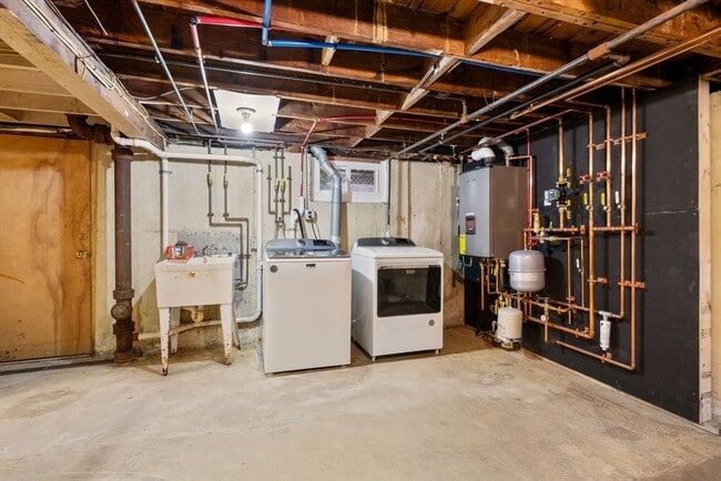 Building Photo - 39 Harland Rd